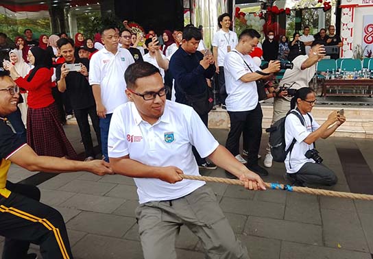 Wawali Pilar Ikut ‘Adu Otot’ di Lomba 17-an
