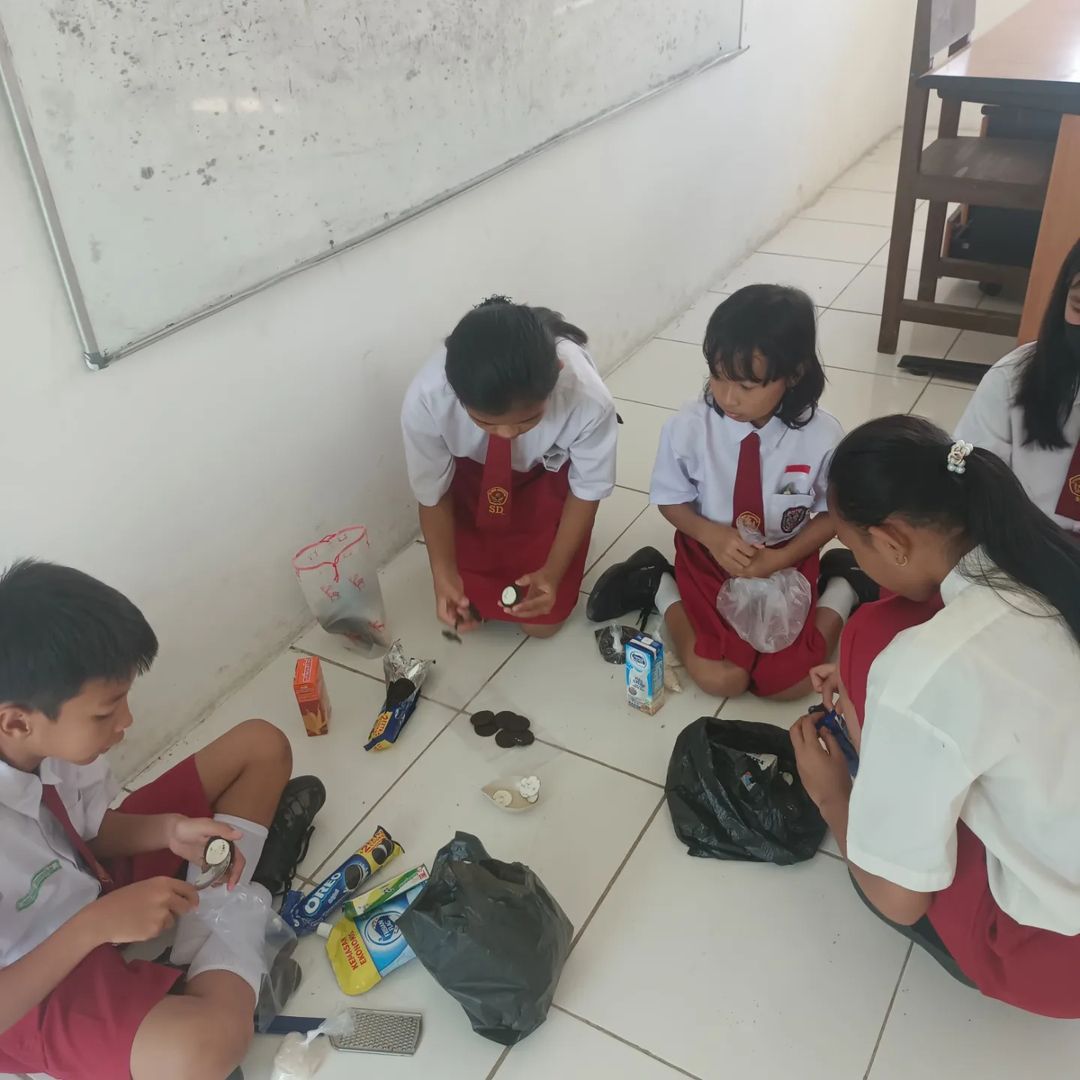 Siswa SDN Tegalangus Diajarkan Pengetahuan Bahan Makanan