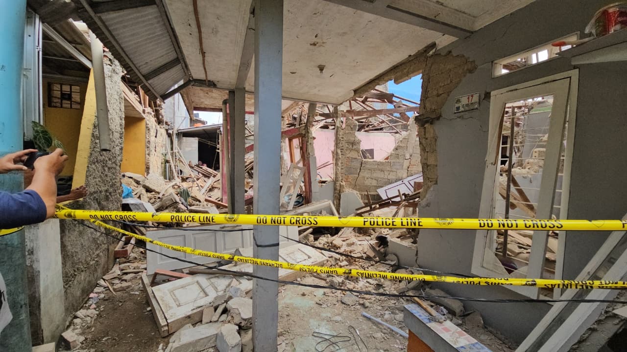 Elpiji 12 Kilogram Hancurkan 13 Rumah