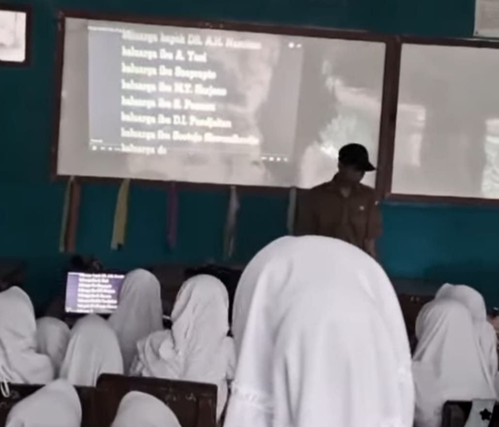 Siswa SDN 1 Sindang Jaya Nobar Film G-30S PKI 