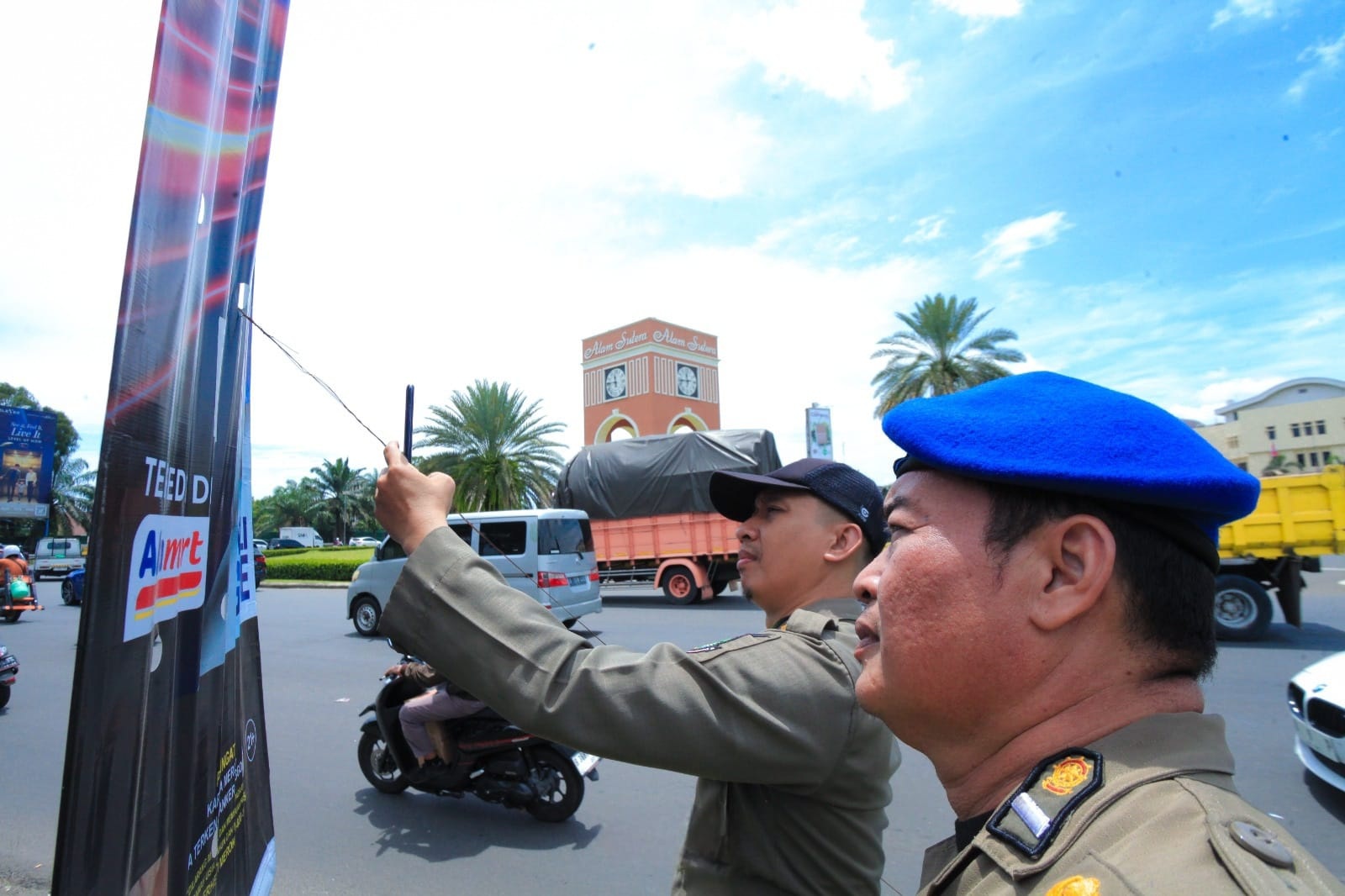 Sebanyak 40 Reklame Ilegal Ditertibkan