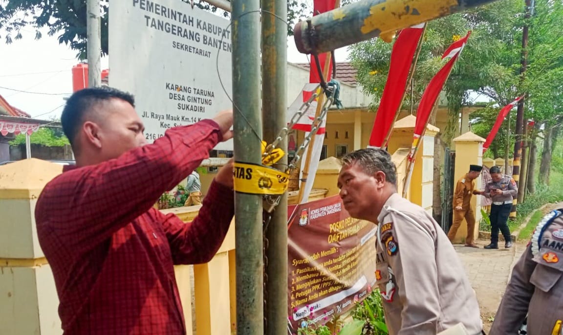 Polsek Mauk Kunci dan Police Line Portal menuju Galian Tanah Desa Gintung