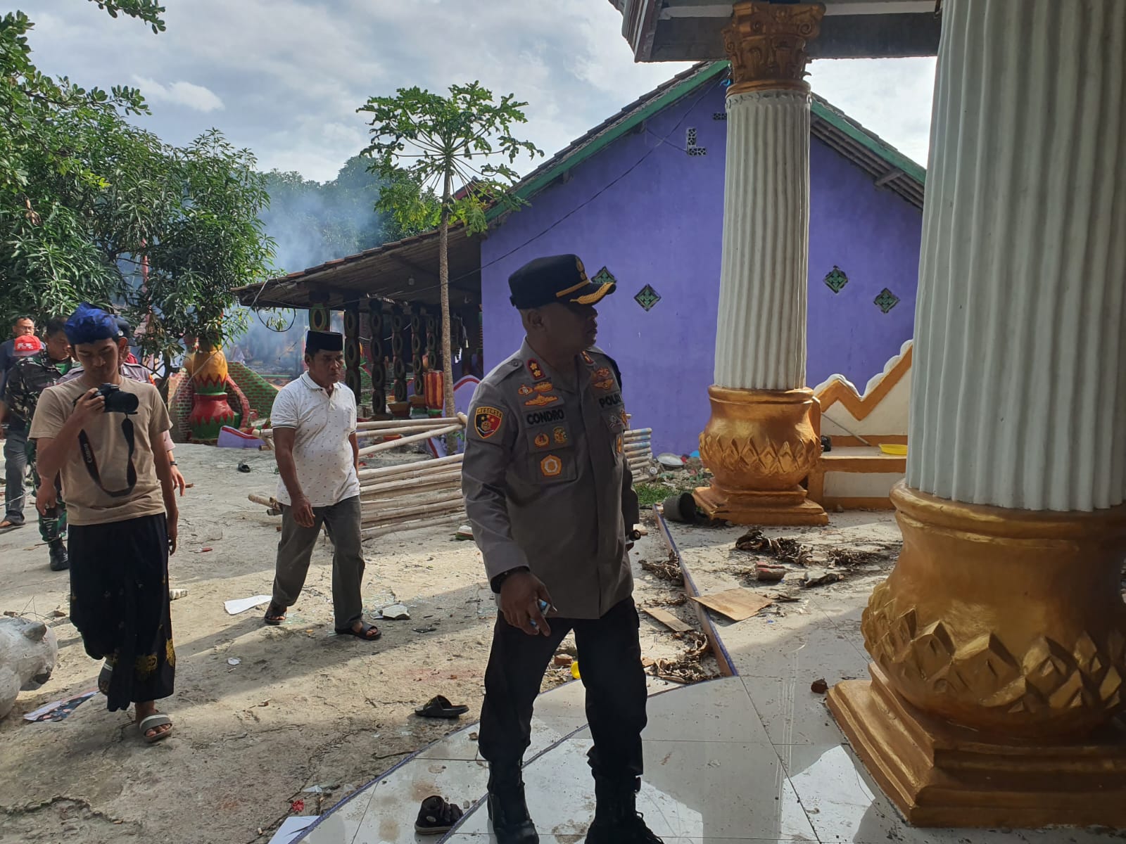 Sembunyi di Platfon Rumah Warga, Kapolres Turun Langsung Tangkap Pimpinan Ponpes Cabul