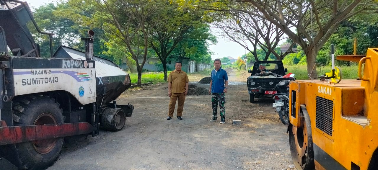 Bertahun-Tahun Rusak, Jalan di SDN Cilampang Mulai diperbaiki 