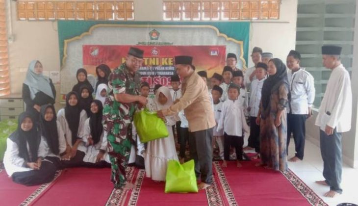 Danramil Salurkan Sembako di Desa Pangadegan