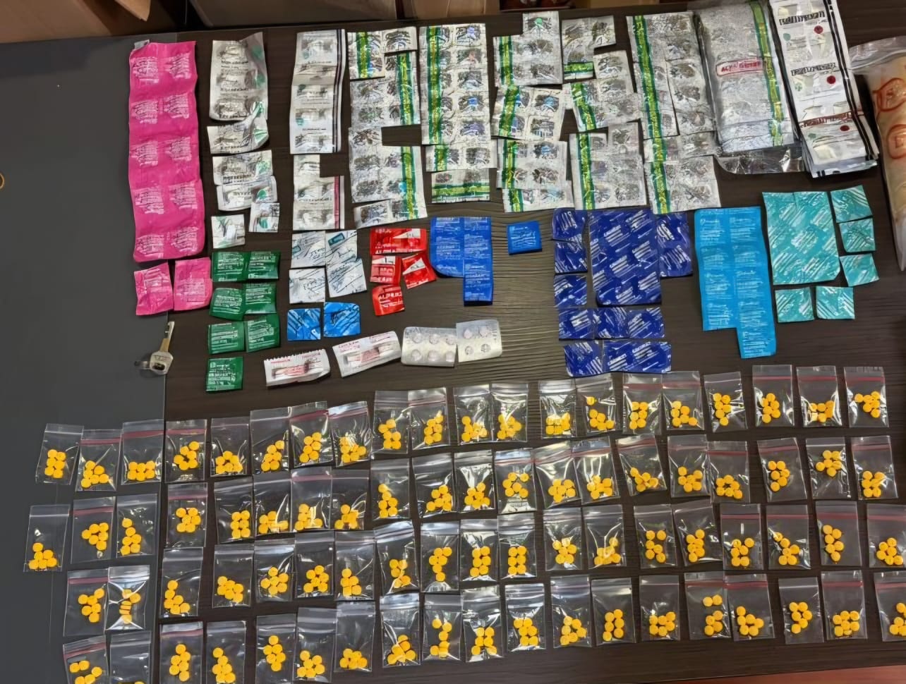 Anggota Polsek Cisauk Ringkus Pengedar Tramadol