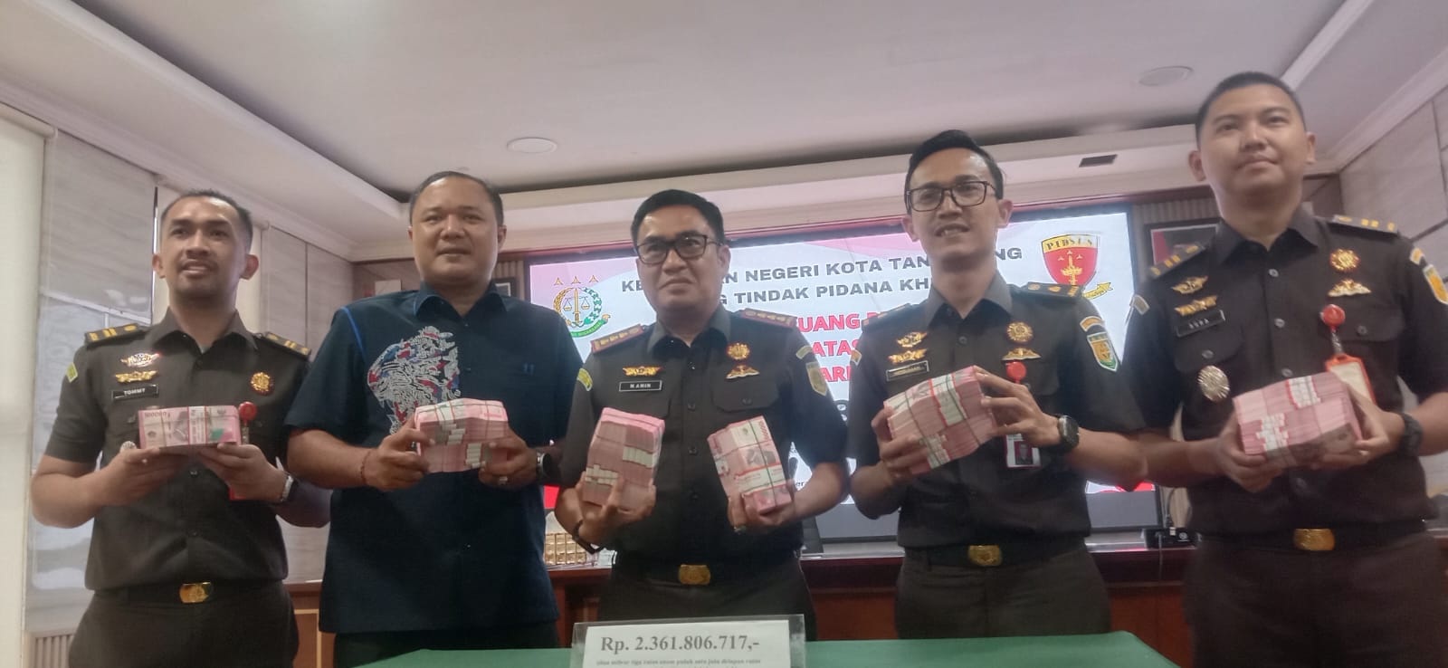 Terpidana Kasus Proyek Fiktif PT Telkom, Serahkan Uang Pengganti Senilai Rp2,3 Miliar