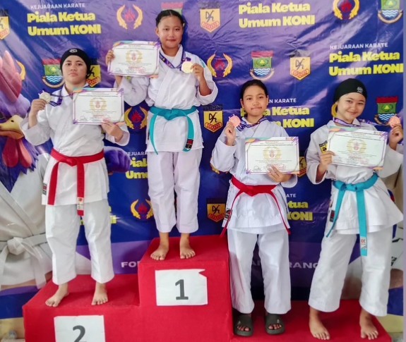 SMPN 2 Balaraja Ikuti Turnamen Piala Ketua KONI Kabupaten Tangerang, Tiga Siswa Raih Juara Karate