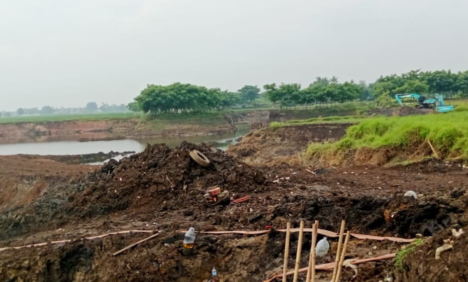 Meski Disegel Polisi, Galian Tanah Desa Gintung Beroperasi Lagi