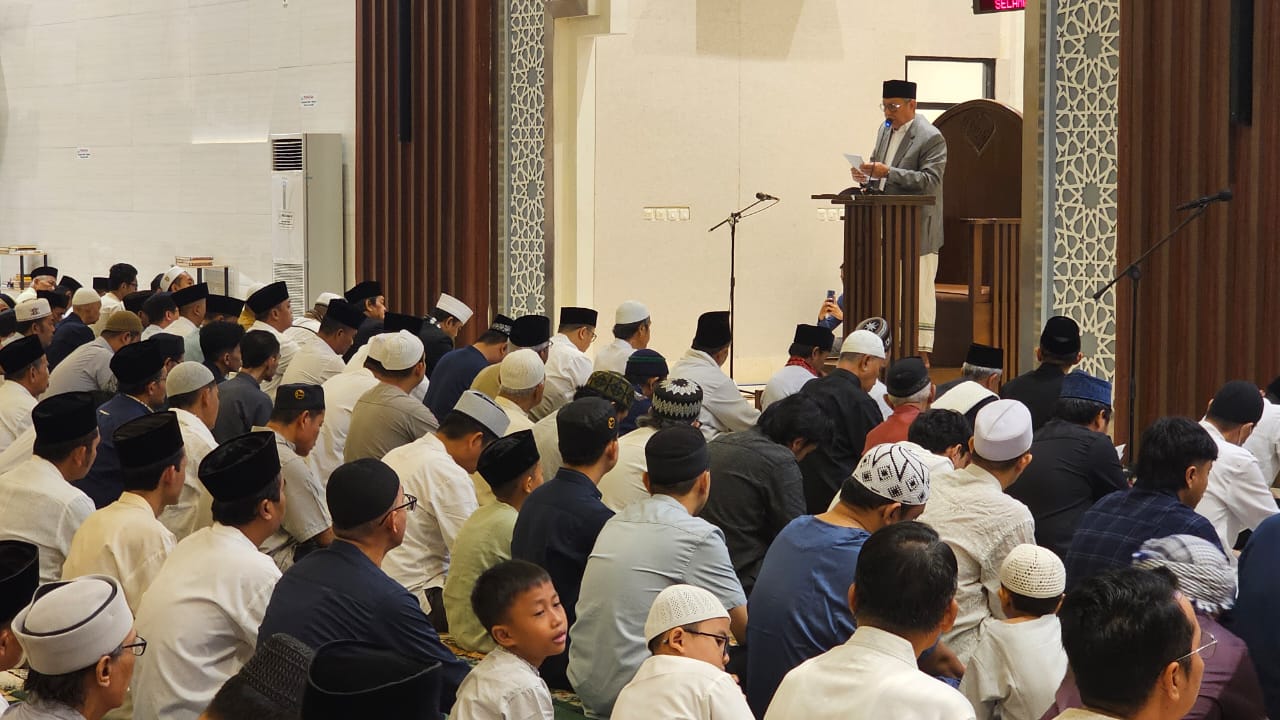 Wali Kota Benyamin Salat Idul Adha di Masjid Islamic Center