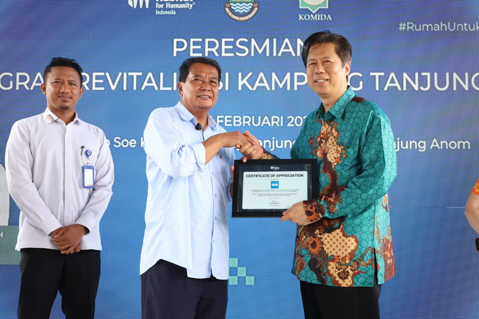 Bupati Resmikan 110 Rumah Nelayan