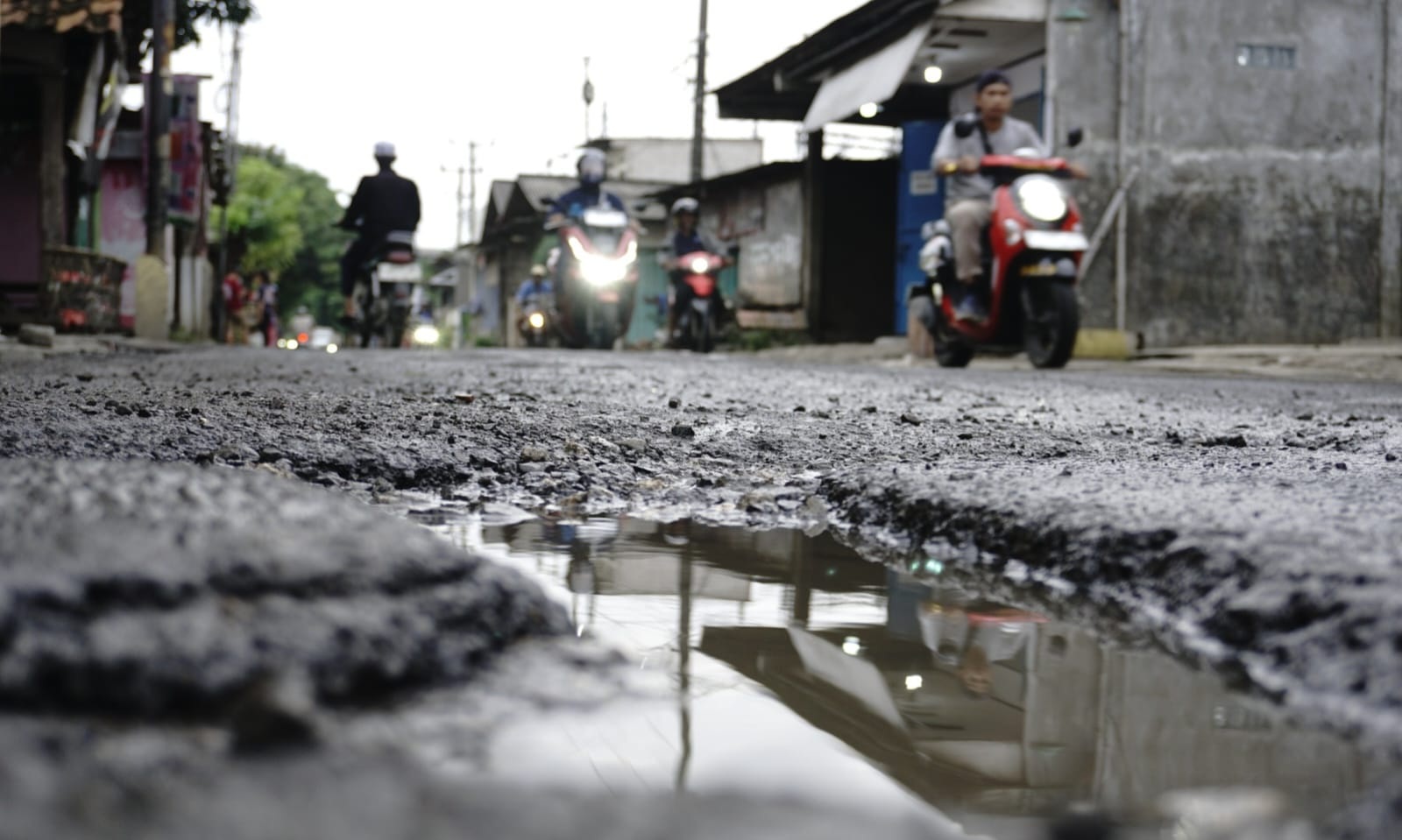 Kerusakan Jalan Pabuaran Bugel Makin Parah, Warga Mengeluhkan Respons Pemkab Tangerang yang Dinilai Lambat