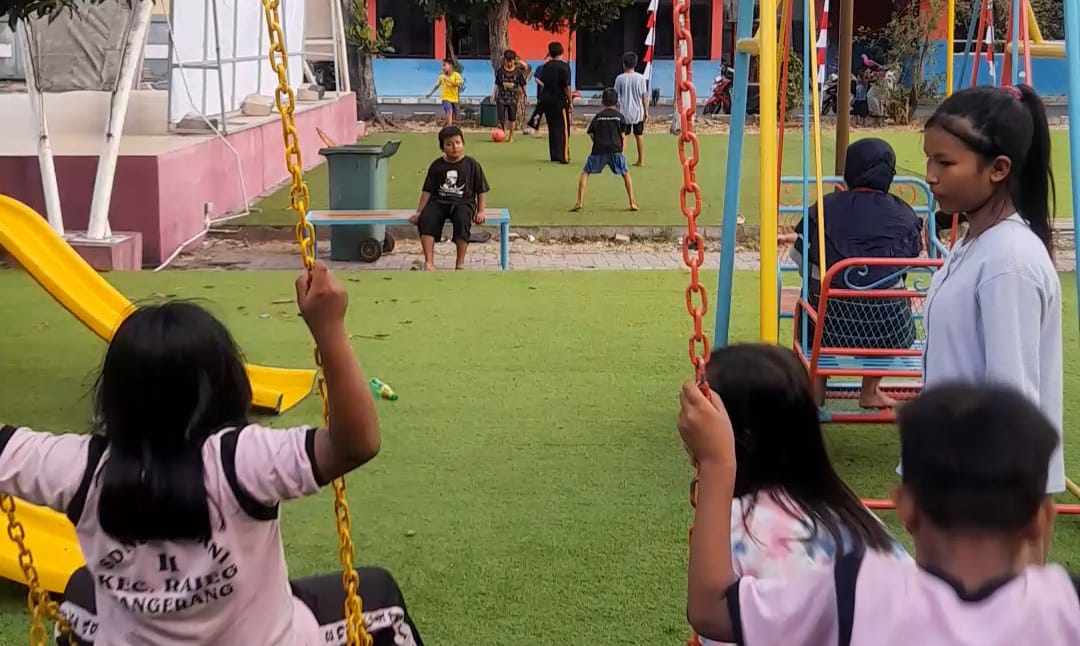 Warga Nikmati Ruang Terbuka Hijau yang Ramah Anak