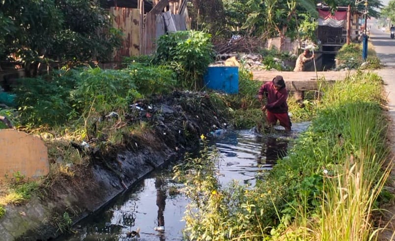 Warga Sukasari Bersihkan Drainase Sepanjang 1 Kilometer