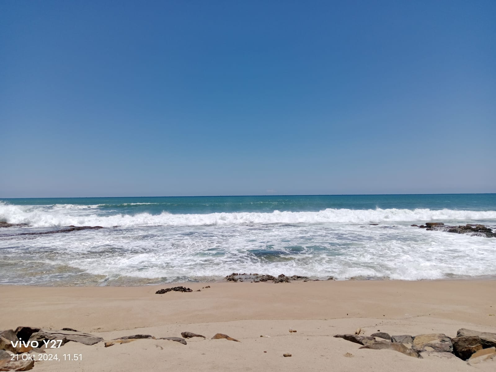 Gelombang Tinggi Pantai Lebak Selatan Capai 6 Meter 