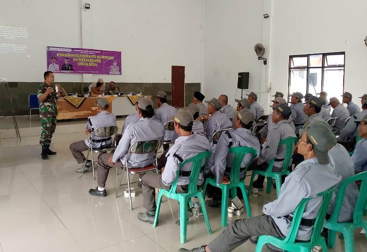 Koramil 08/Kronjo Kasih Pembinaan ke Linmas