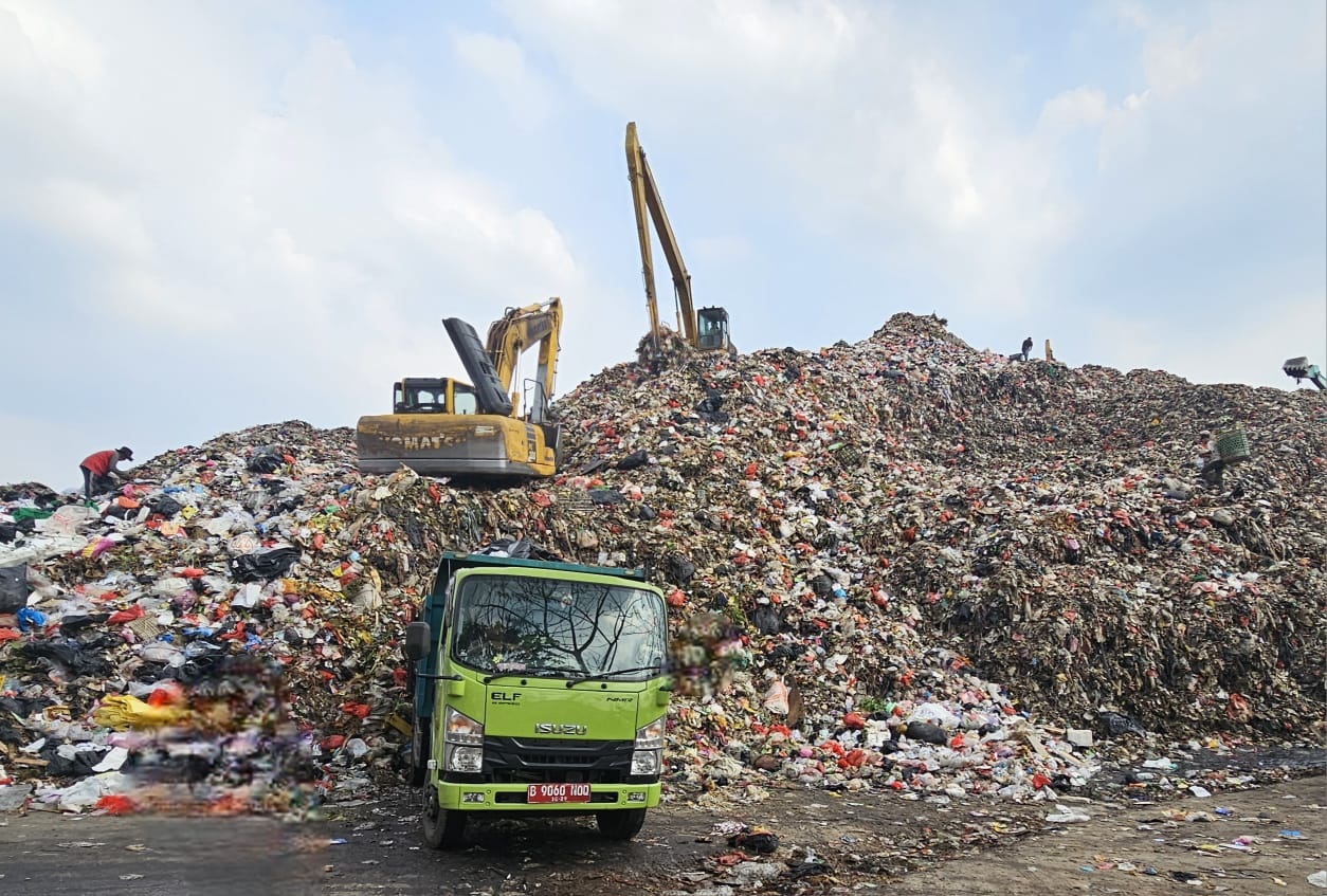 Tangsel Tetap Buang Sampah ke Bogor