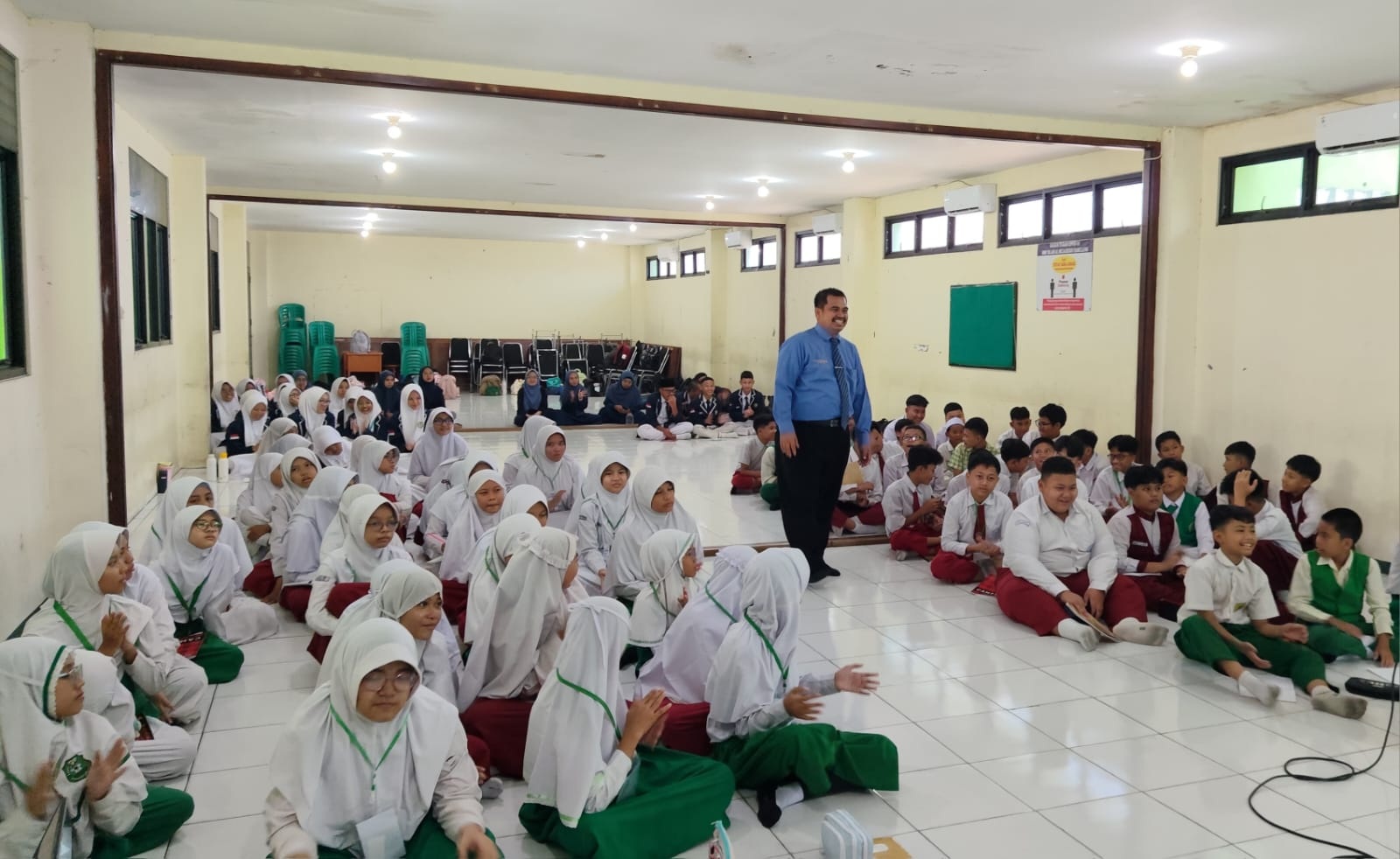 SMP Al Mujahidin Pamulang Ciptakan MPLS Ramah dan Menyenangkan