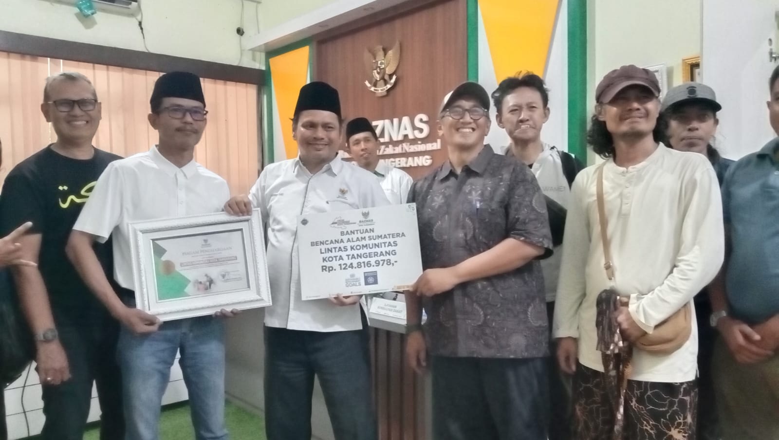 Lintas Komunitas Serahkan Donasi ke Baznas Kota Tangerang