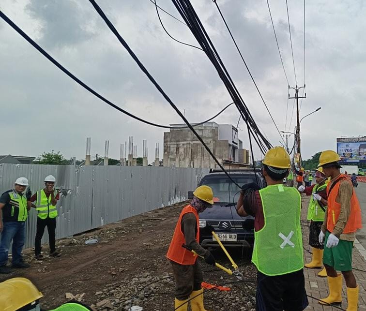 DBMSDA Kabupaten Tangerang Potong Kabel Semerawut