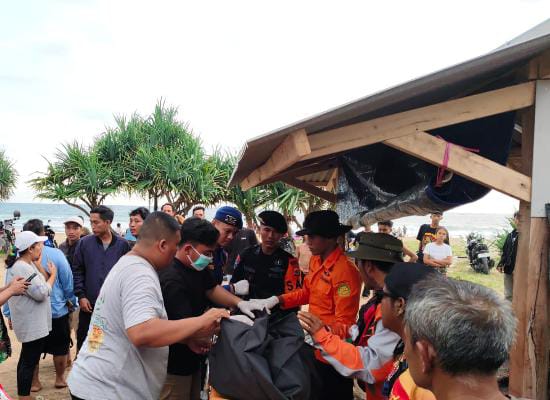 Warga Jakarta Tewas Terseret Ombak Pantai Sawarna