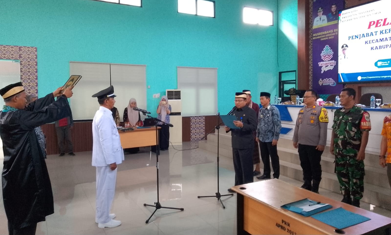 Camat Sepatan Timur Lantik Pj Kepala Desa Jati Mulya