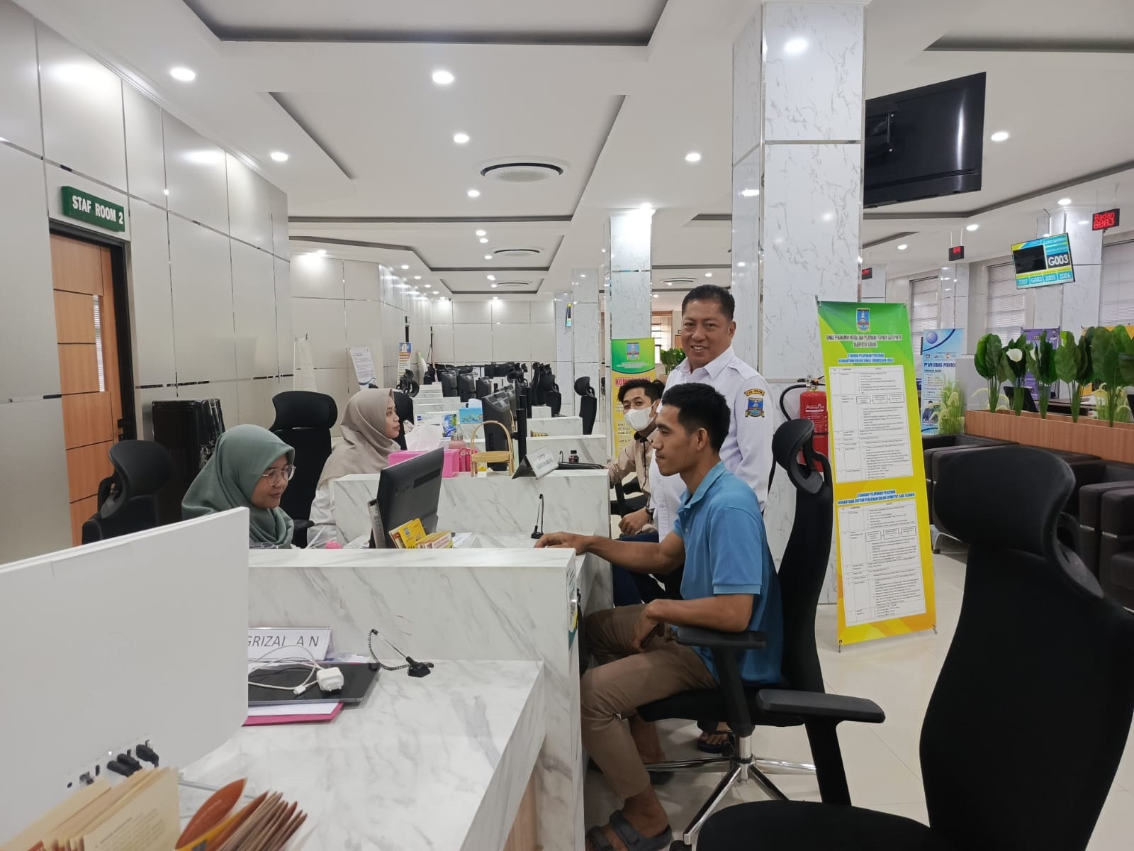 Warga Antusias Datangi  Mal Pelayanan Publik