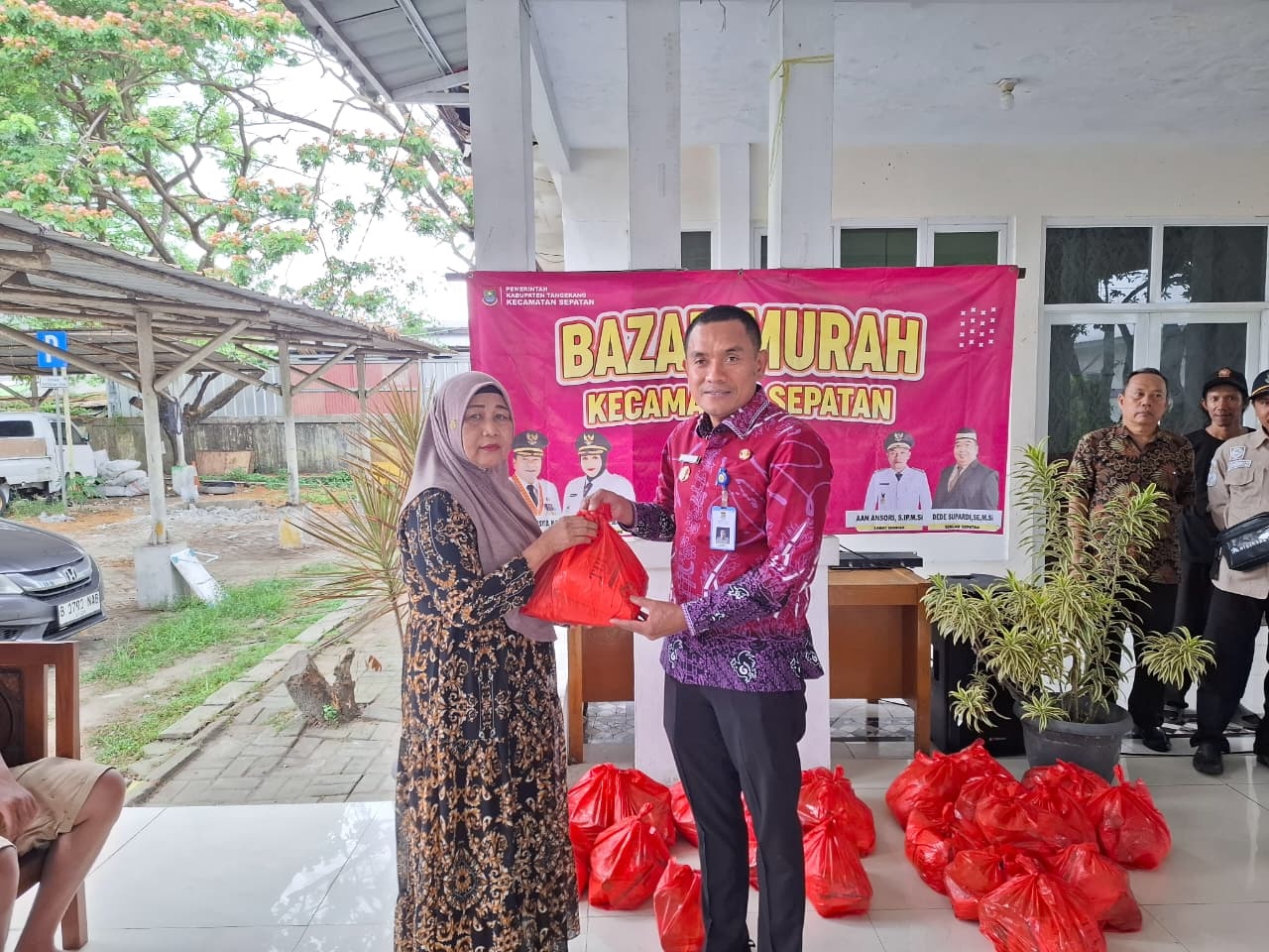 Kecamatan Sepatan Gelar Bazar Murah, 2.950 Paket Sembako Tersalurkan Ke Masyarakat