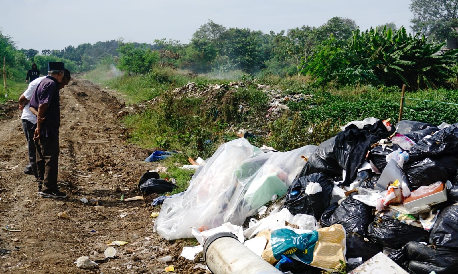 DLHK Tegur Pemilik Lapak Sampah Ilegal