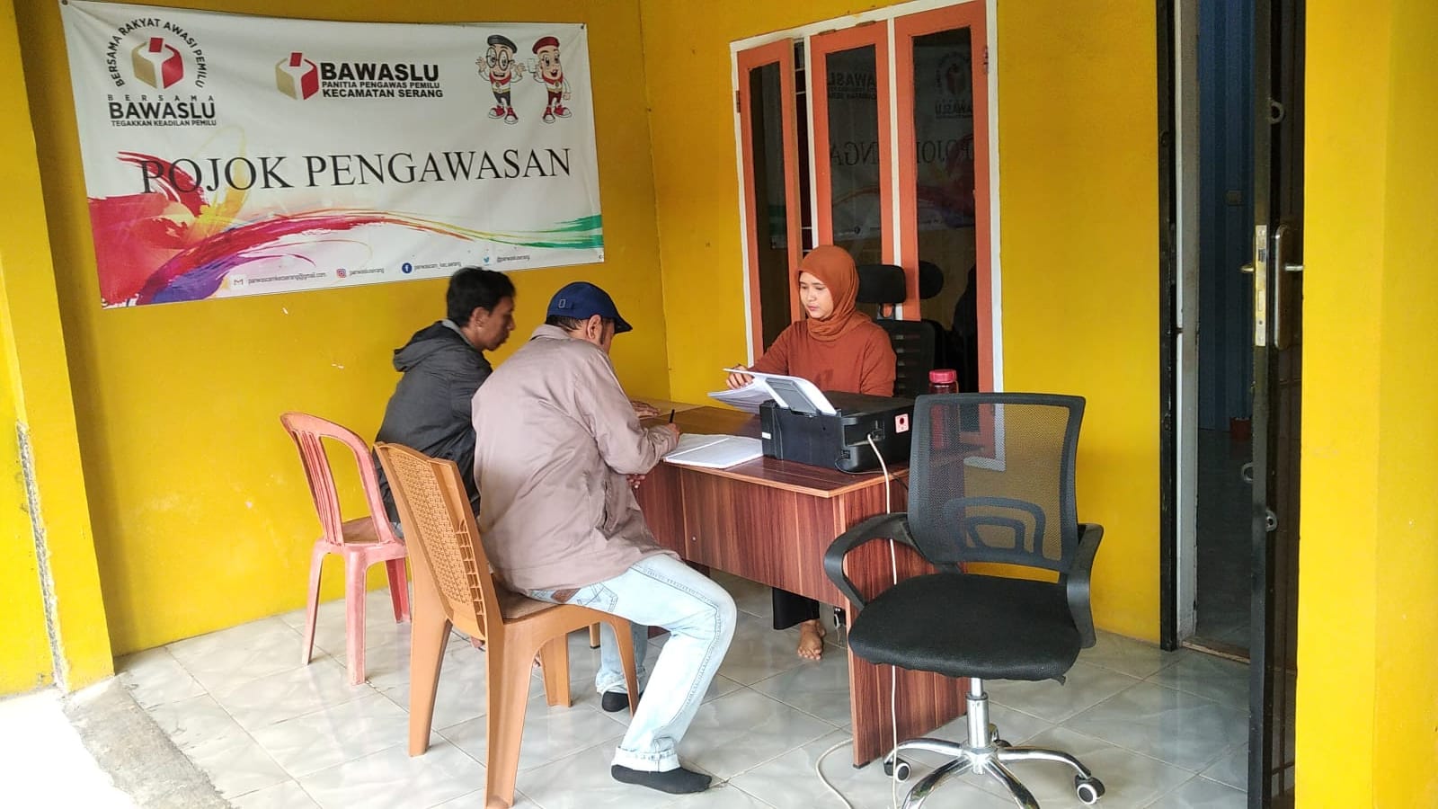 Hari Pertama Pendaftaran, Ratusan Orang Daftarkan Diri Jadi Pengawas TPS Kecamatan Serang 