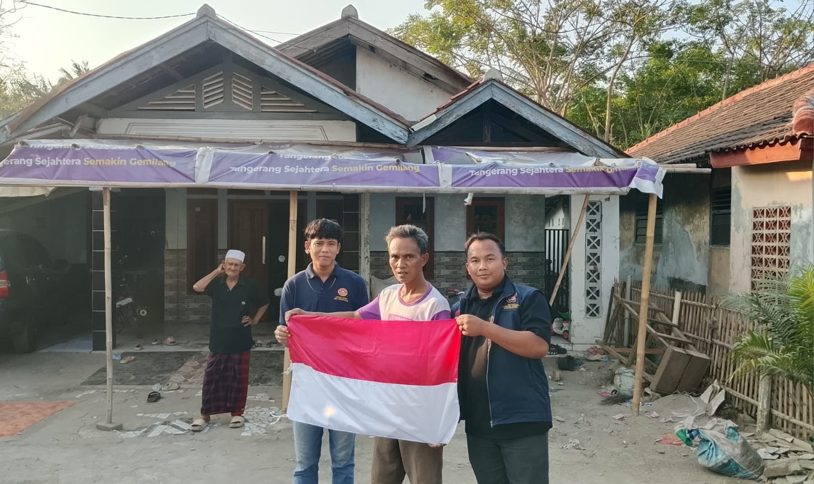 Karang Taruna Kedung Dalem Bagikan 81 Bendera