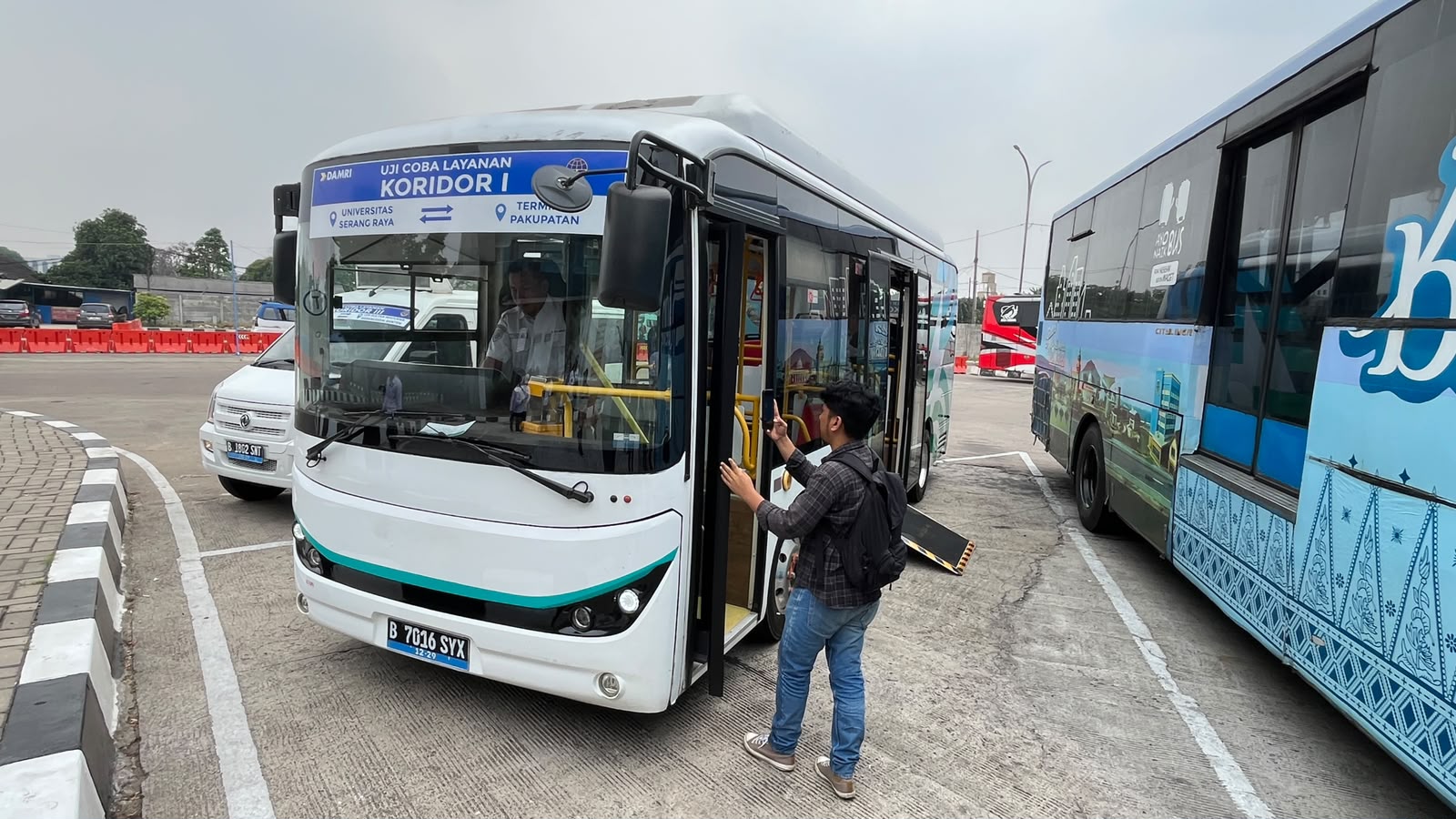 Kehadiran Bus Listrik DAMRI, Sopir Angkot Khawatir Kehilangan Penumpang