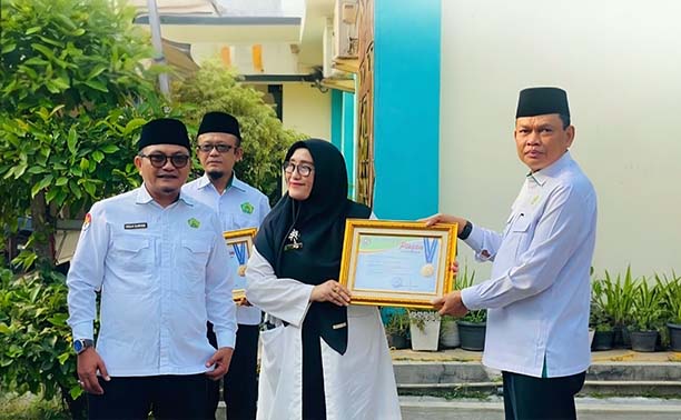 Dua Pegawai Kemenag Tangsel Terima Penghargaan 