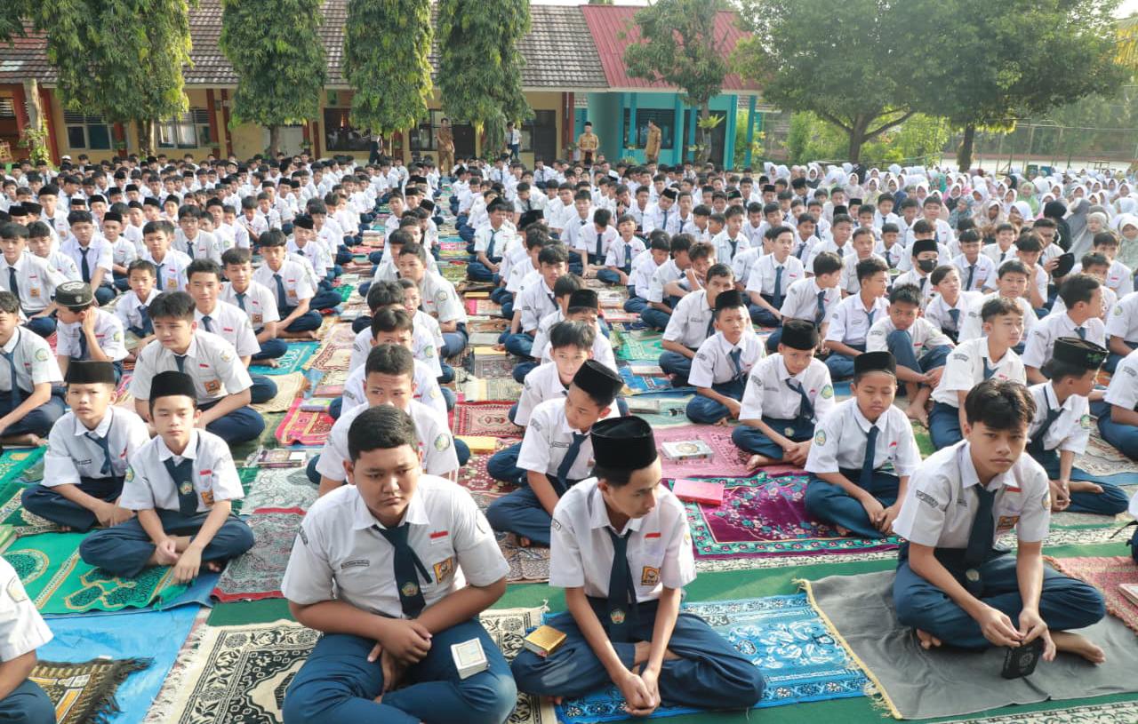 21 Ribu Siswa Dapat Seragam Gratis