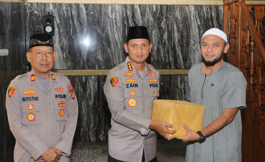 Kapolres Metro Tangerang Kota Wakafkan Al-Quran Ajak Remaja Berkegiatan Positif