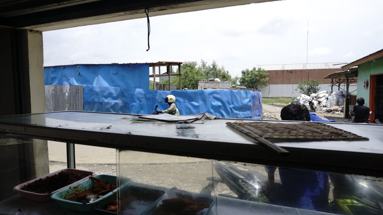 Lapak Sampah Sebarkan Bau Menyengat 