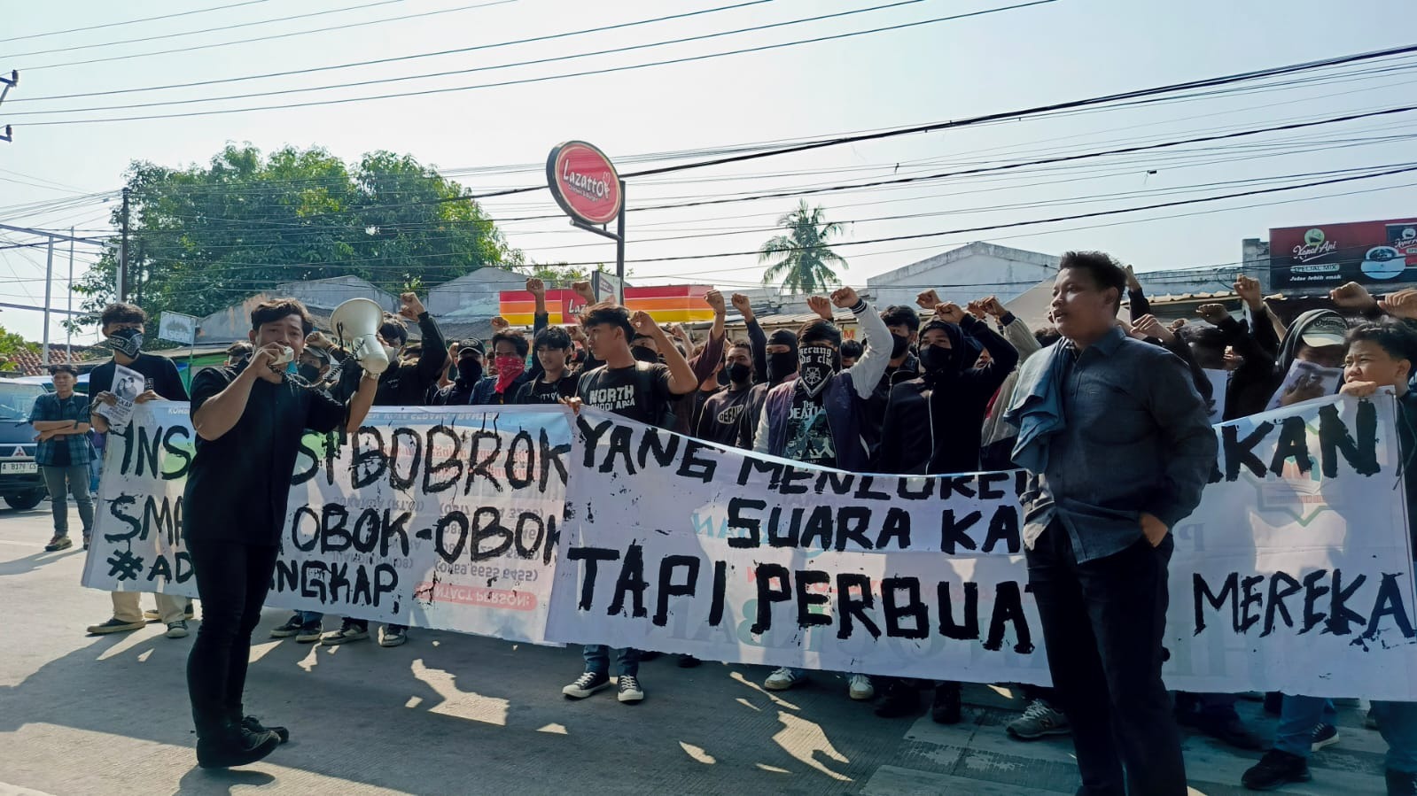 SMAN 4 Kota Serang Didemo, Tuntut Oknum Guru Cabul Diproses Hukum, Pertanyakan Penggunaan Dana Iuran Siswa