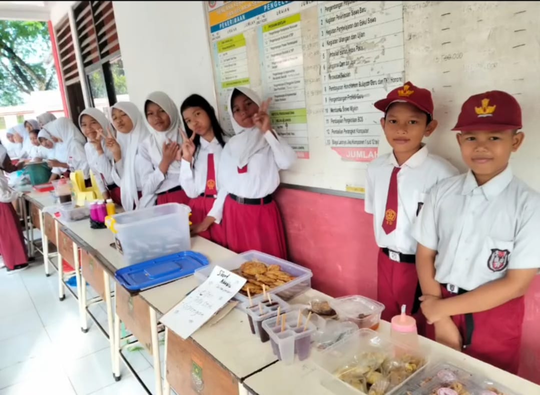 SDN Kutruk III: Market Day Latih Siswa Berwirausaha