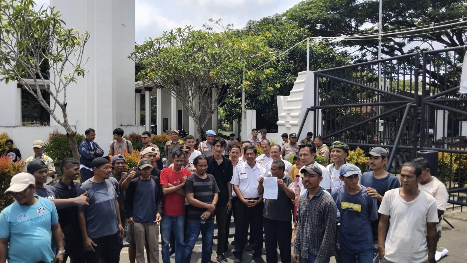 Komunitas Minta Trans Banten Dikaji Ulang