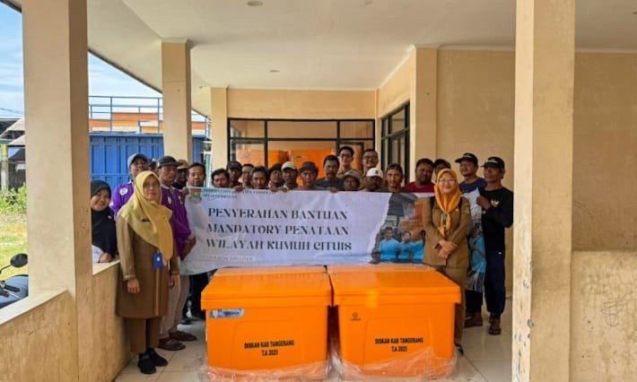 Nelayan Dapat Bantuan Cool Box dan Jaring