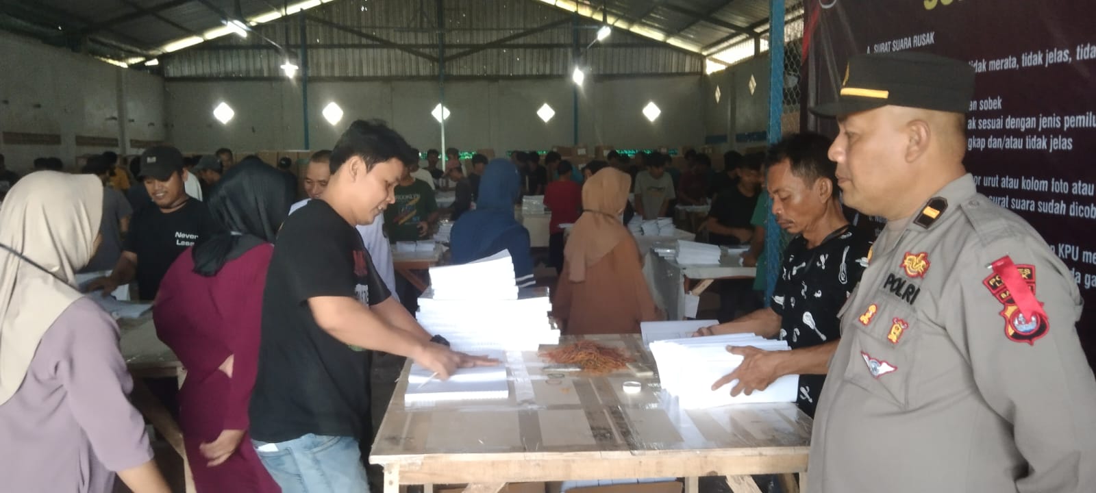 Pelipatan Surat Suara di KPU Lebak Hampir Rampung 