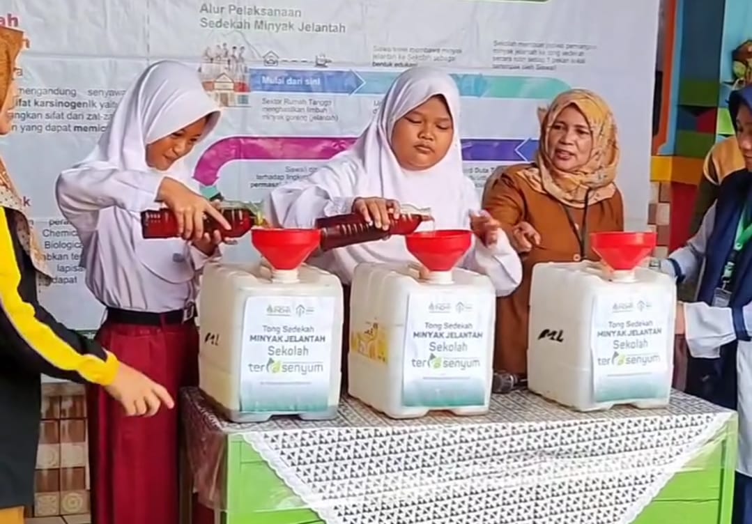  Siswa SDN Pasar Kemis II Gelar Aksi Sedekah Minyak Jelantah