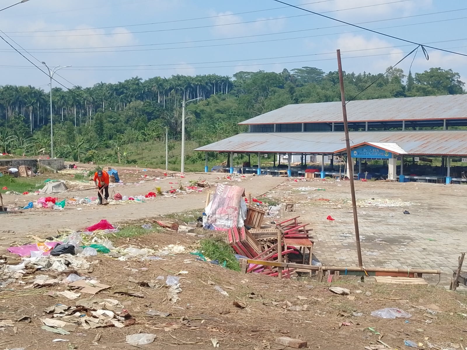 Tercecer Hingga Perumahan, Sampah Pasar Semi Dikeluhkan