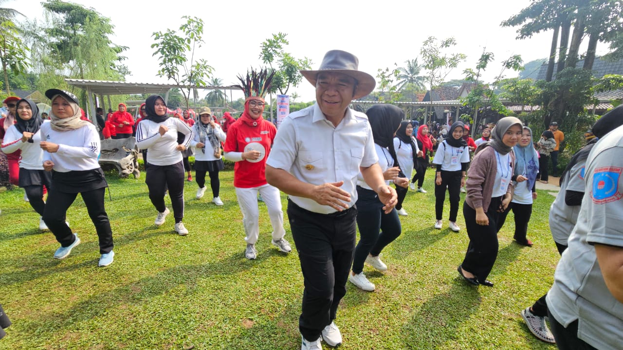 Pj. Gubernur Banten Al Muktabar: Senang Senam Poco-Poco Ikuti Tradisi Masyarakat