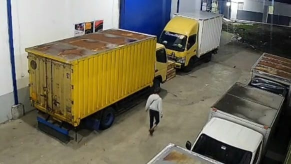 Kurang Dari 5 Menit, Maling Bawa Kabur 3 Truk