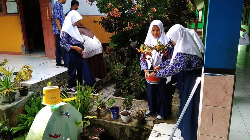 SMPN 3 Solear Peduli Terhadap Alam Demi Masa Depan 