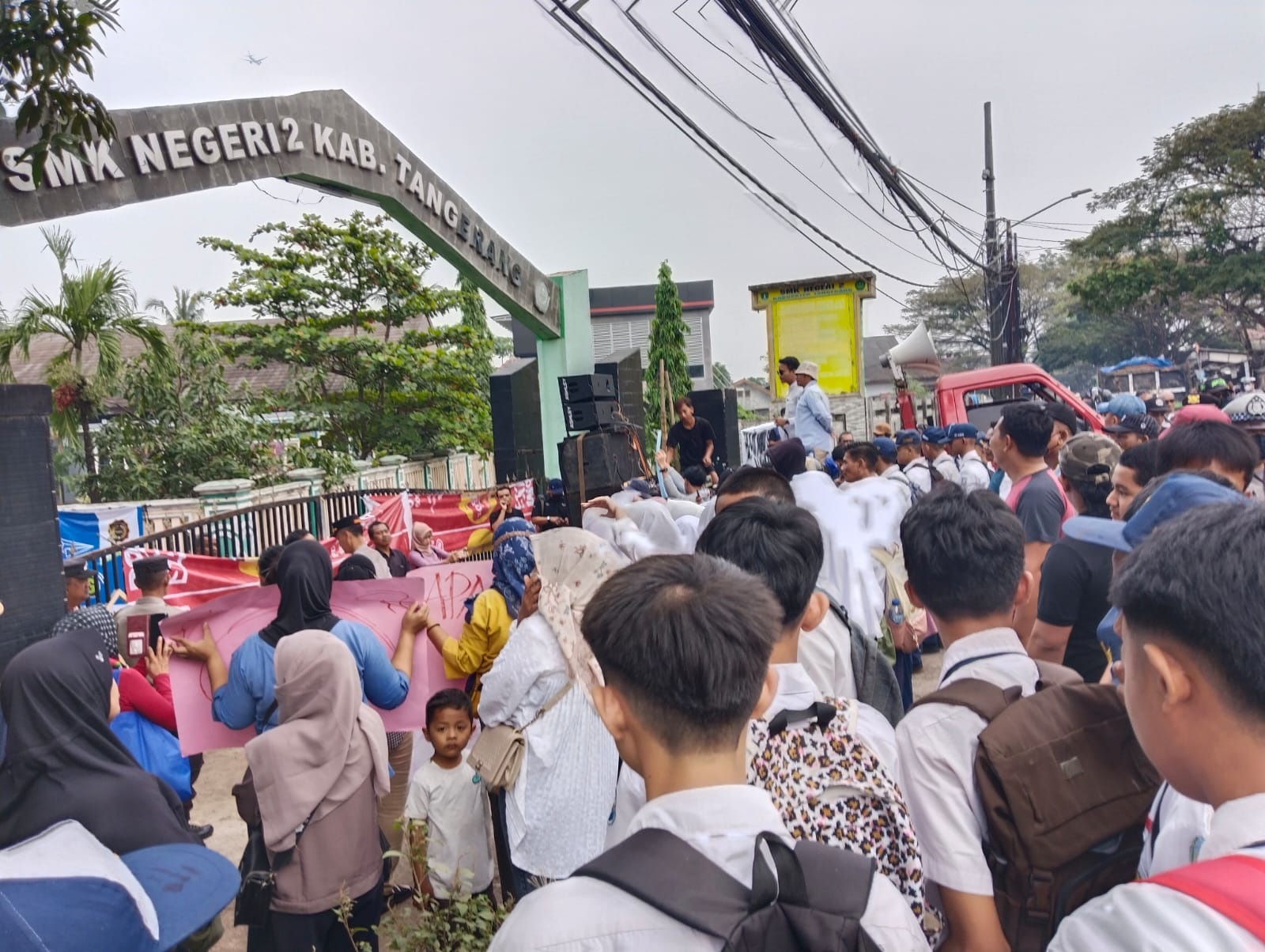Anak Tak Lolos, Orang Tua Demo, Pendemo Tuding SPMB di SMKN 2 Kabupaten Tangerang Curang dan Tidak Transparan