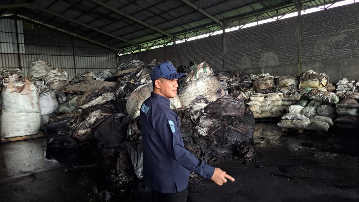 Pengelola Limbah B3 Pasarkemis Tinggal Tunggu Sanksi