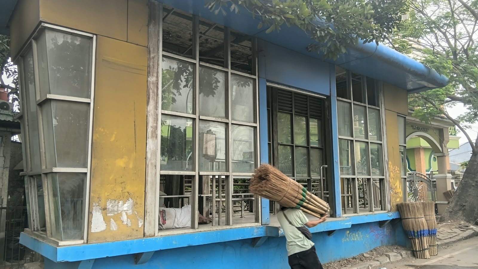DPRD Soroti Halte Tak Terawat 