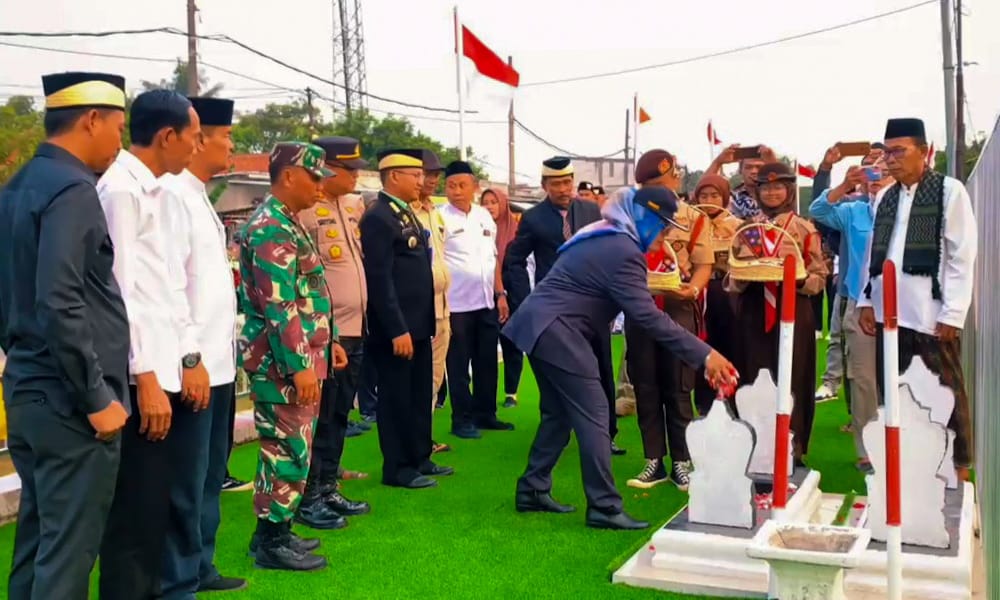 Kenang Jasa Pahlawan, Forkopimcam di Tangerang Gelar Ziarah dan Tabur Bunga